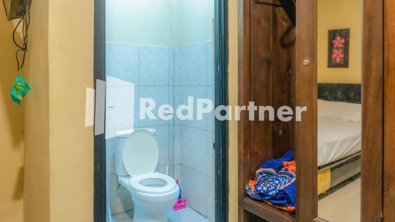 Vandhela Homestay Syariah Mitra Reddoorz Surabaya Exterior foto