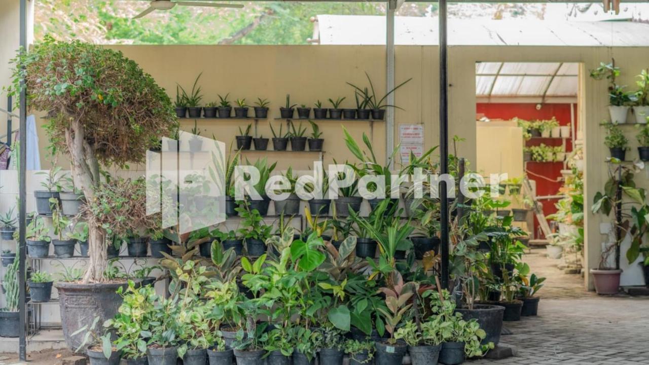 Vandhela Homestay Syariah Mitra Reddoorz Surabaya Exterior foto