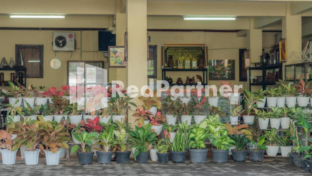 Vandhela Homestay Syariah Mitra Reddoorz Surabaya Exterior foto