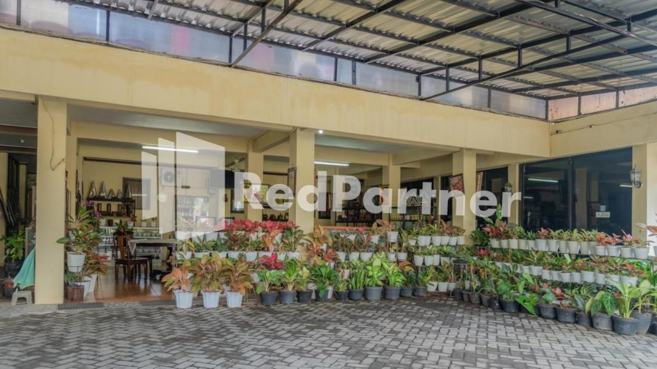 Vandhela Homestay Syariah Mitra Reddoorz Surabaya Exterior foto